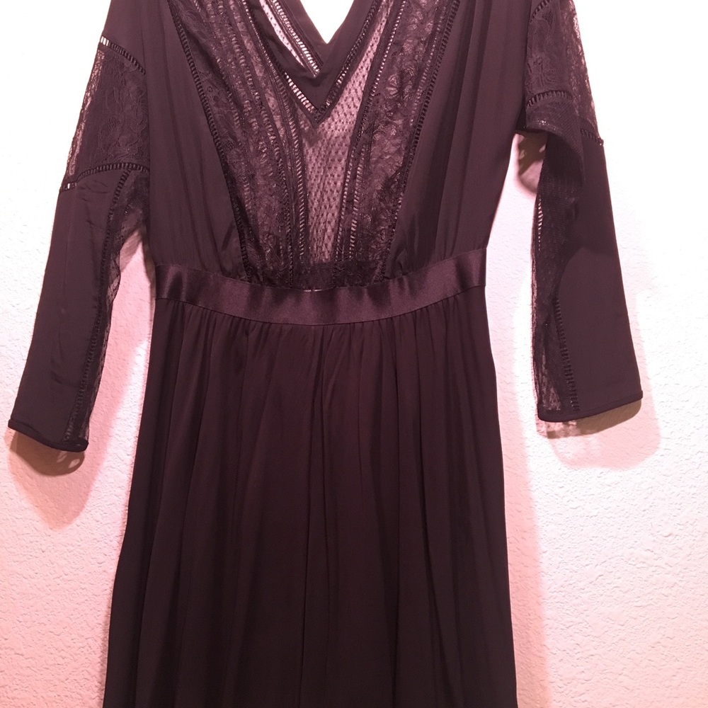 Lace Dress - Picture 4 of 7